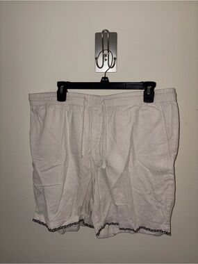 Casual White Drawstring Short and Shirt with Embroidered Hem